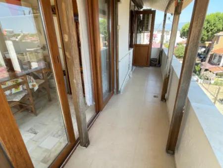 Ürkmez'de Plaja 50M Mesafede Deniz Manzaralı Geniş Satılık 3+1 Daire