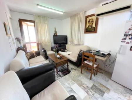 Ürkmez'de Plaja 50M Mesafede Deniz Manzaralı Geniş Satılık 3+1 Daire