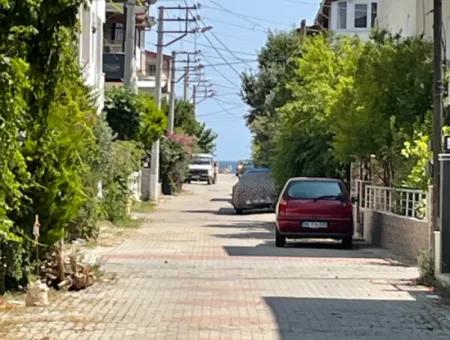 Ürkmez'de Plaja 50M Mesafede Deniz Manzaralı Geniş Satılık 3+1 Daire