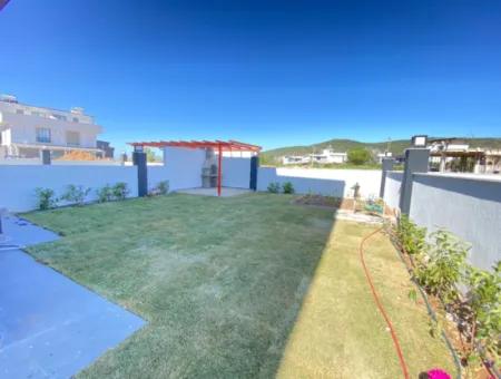 Doğanbey De  Denize 500 Metre Yerden Isıtma Satılık 2+1 Villa