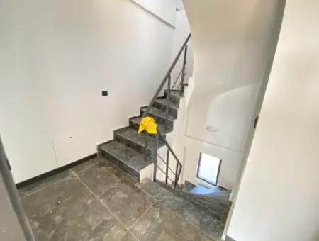 Doğanbey De  Denize 500 Metre Yerden Isıtma Satılık 2+1 Villa