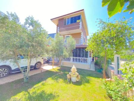 Doğanbey De Köşe Villa Tek Müstakil Geniş Bahçeli Ultra Lükx Satılık 4+1 Villa