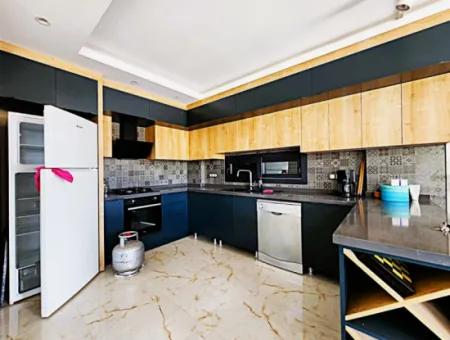 Ürkmez De Deniz Manzaralı Tek Müstakil 3+1 Villa