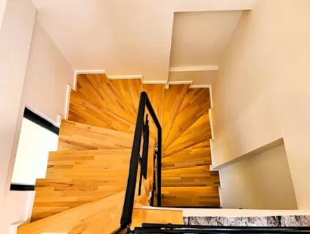 Ürkmez De Deniz Manzaralı Tek Müstakil 3+1 Villa