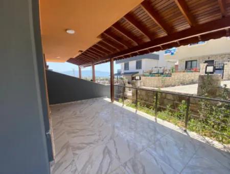 Seferihisar Doğanbey De Full Deniz Üç Tarafı Bahçe Satılık 3+1 Villa