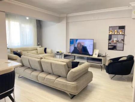 Seferihisar Ürkmez'de Otoparklı Ara Kat Denize 250Mt Satılık 2+1 Daire