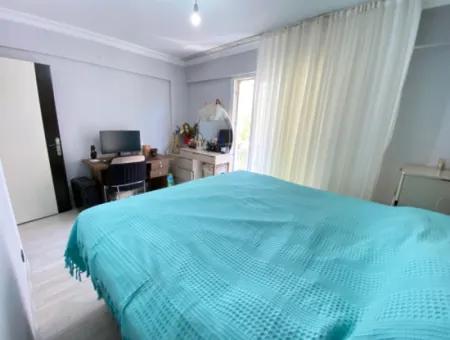 Seferihisar Ürkmez'de Otoparklı Ara Kat Denize 250Mt Satılık 2+1 Daire