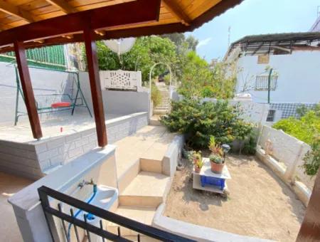 Seferihisar Ürkmez De Deniz Tarafda Köşe Cepheli Satılık 1+1 Daire