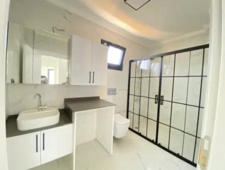 Seferihisar Doğanbey De Köşe Villa Denize 750Mt Satılık 3+1