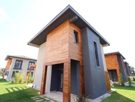 Seferihisar Doğanbey De Tek Müstakil Site İçerisinde Satılık 3+1 Villa