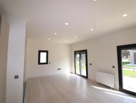 Seferihisar Doğanbey De Tek Müstakil Site İçerisinde Satılık 3+1 Villa