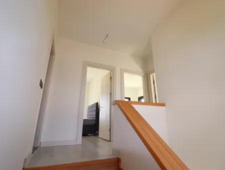 Seferihisar Doğanbey De Tek Müstakil Site İçerisinde Satılık 3+1 Villa