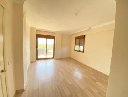 Menderes Gümüldür Çarşı Merkez'de Masrafsız Satılık 2+1 Daire!