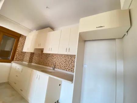 Menderes Gümüldür Çarşı Merkez'de Masrafsız Satılık 2+1 Daire!