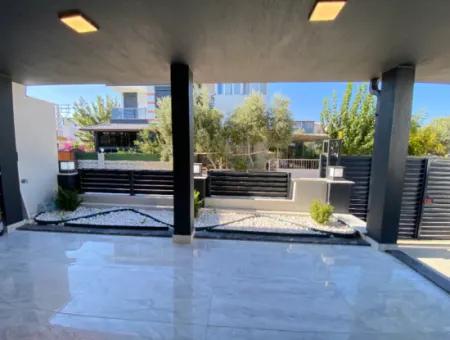 Doğanbey De Tek Mustakil Akıllı Ev Sistemli Ultra Lükx Satılık 3+1 Villa