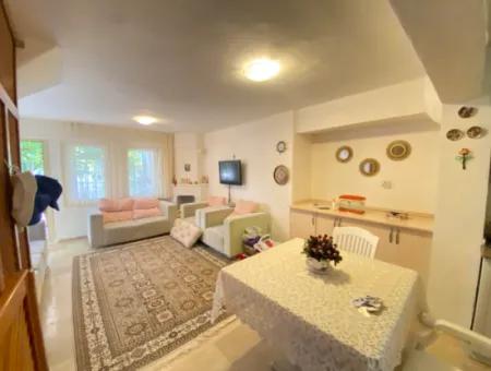 Seferihisar Doğanbeyde Yıldız Tur Sitesi Demize 50Mt Satılık 3+1 Villa