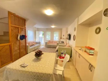 Seferihisar Doğanbeyde Yıldız Tur Sitesi Demize 50Mt Satılık 3+1 Villa