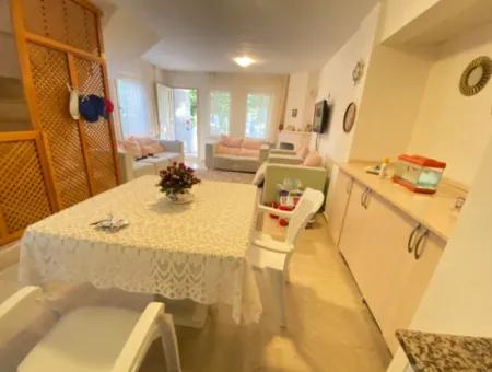 Seferihisar Doğanbeyde Yıldız Tur Sitesi Demize 50Mt Satılık 3+1 Villa