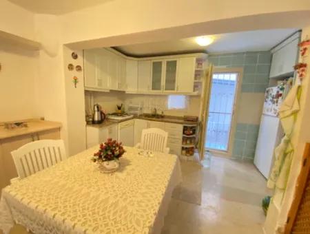 Seferihisar Doğanbeyde Yıldız Tur Sitesi Demize 50Mt Satılık 3+1 Villa